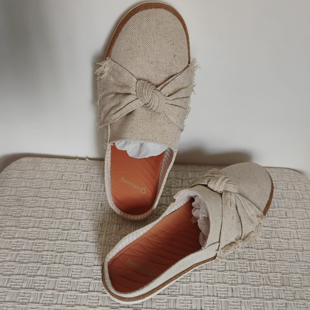 Baretraps Beige Bow Slip-On Women Shoes Size 8